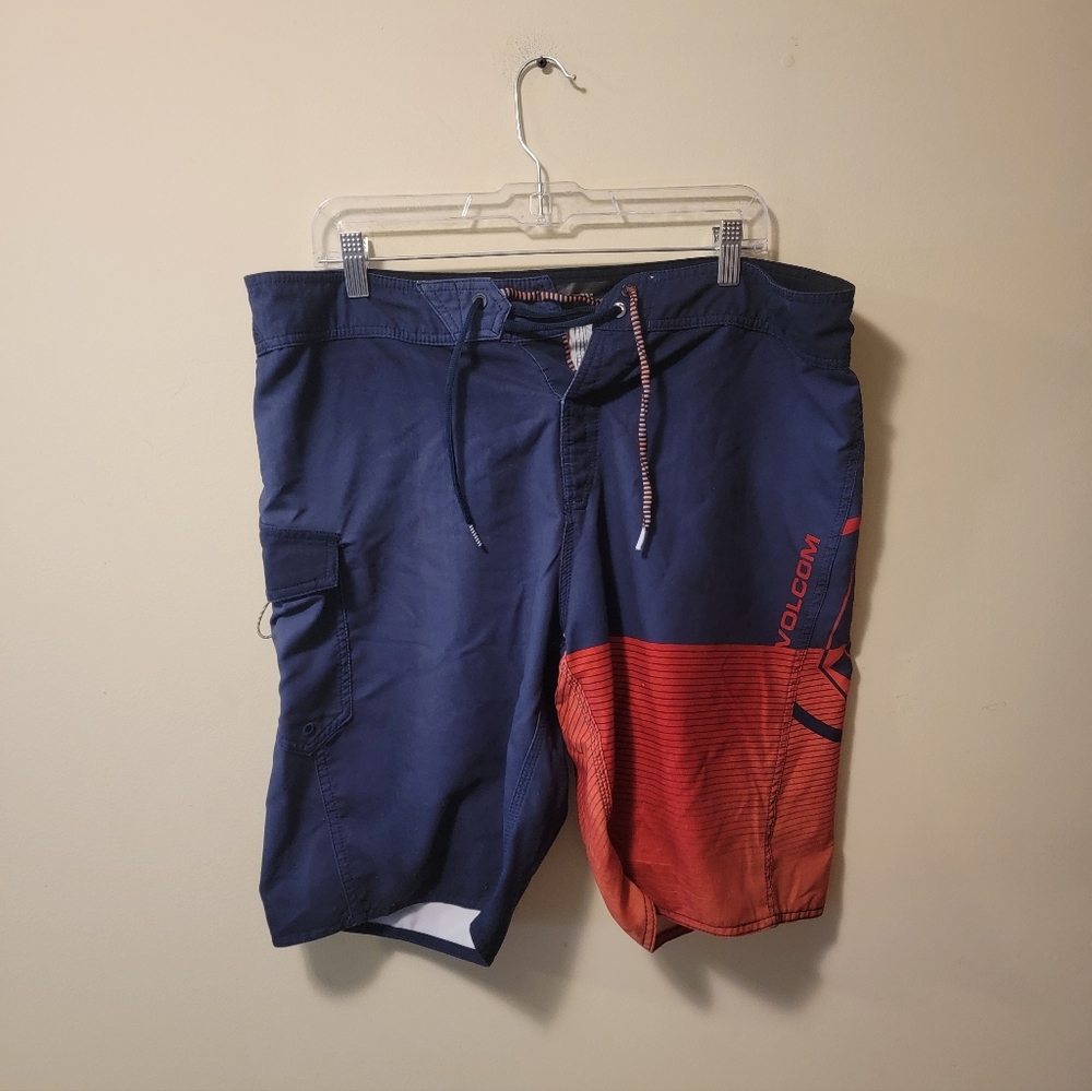Volcom Board Shorts Men’s Size 36 – Blue & Red – Good Condition